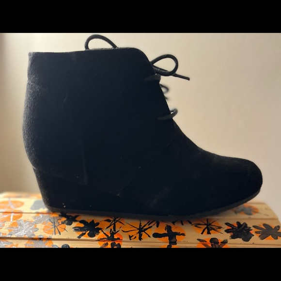 Youth girl’s Dream Pairs boots (black/quarter zip), Size 3: $10 - Picture 4 of 12
